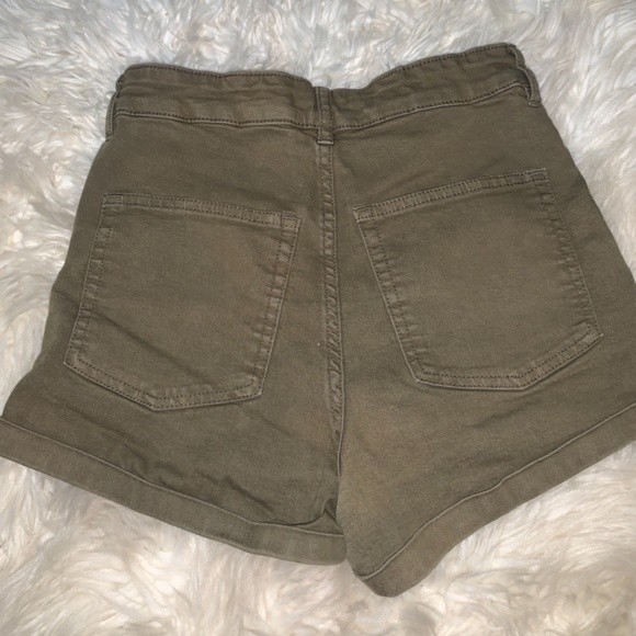 H&M high waist shorts 😍 - Picture 3 of 3